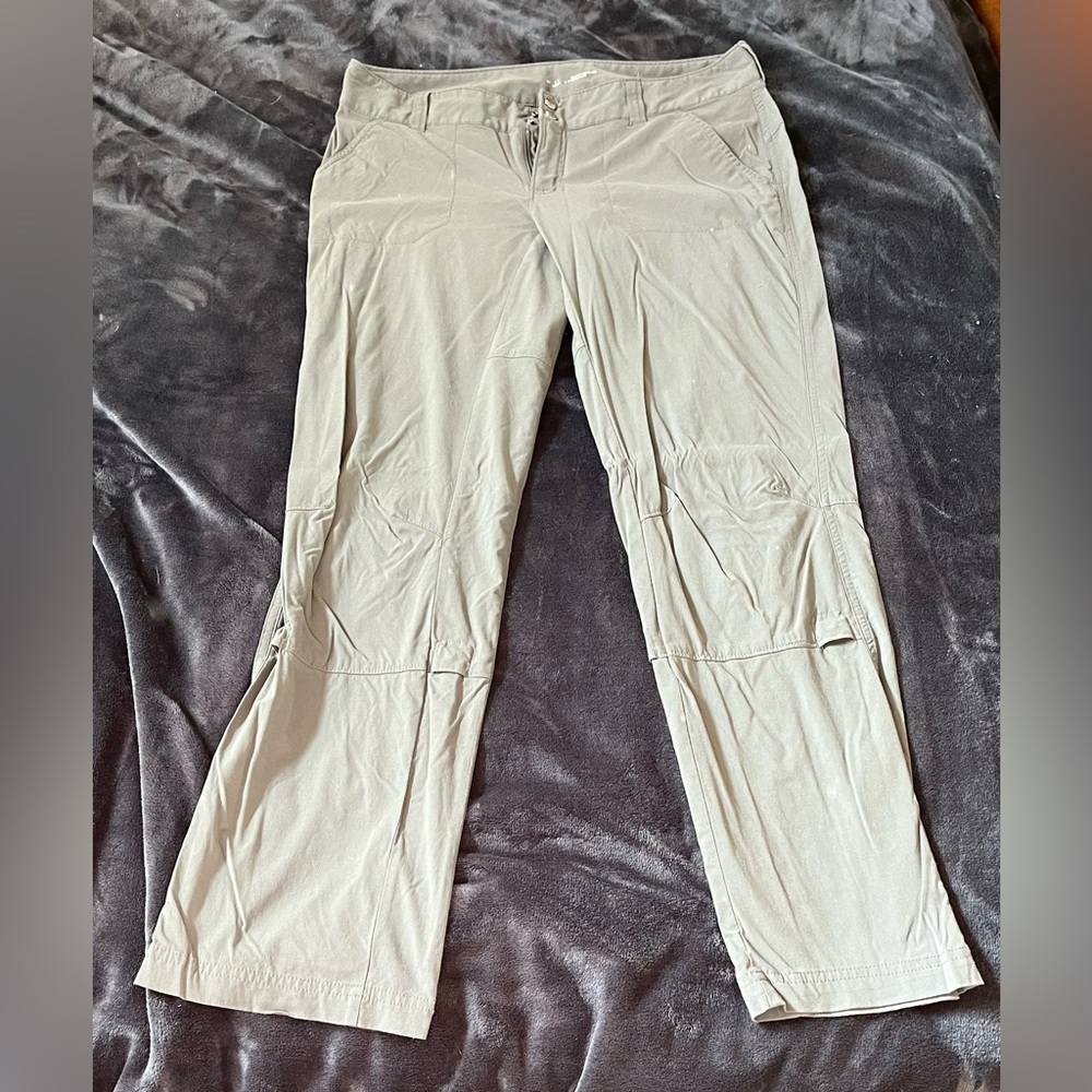 Columbia Omni Shield lightweight pants, grey, convert to capris. Great condition
